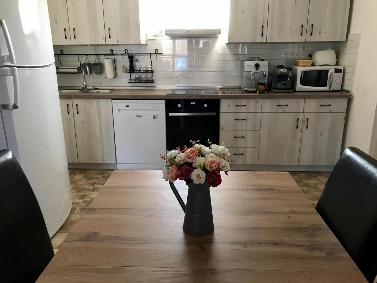 Viharsarki Apartman Gyula Εξωτερικό φωτογραφία